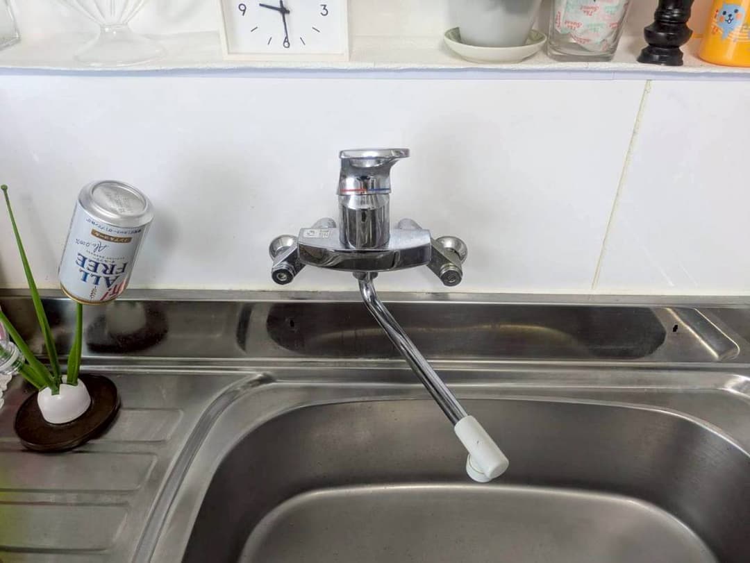 壁付シングルレバー混合水栓取り替え工事 before